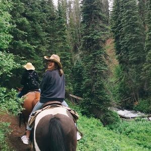 Meet your Posher, Mia